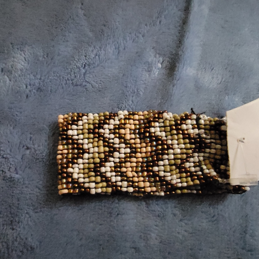 Beautiful elastic beaded bracelet
